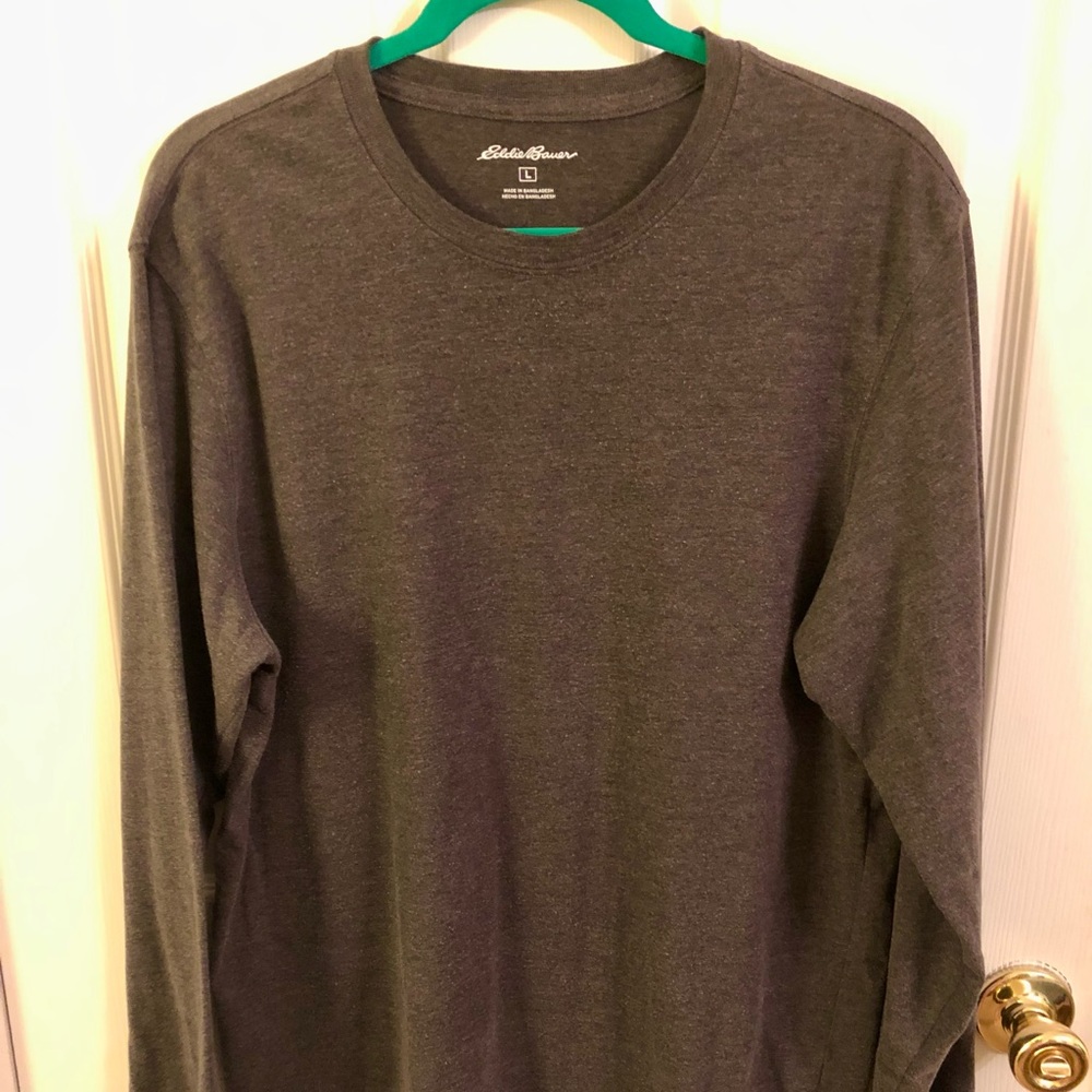 Pair of Men’s Eddie Bauer long sleeve tees - Picture 4 of 5